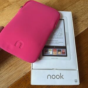 Barnes&nobles Nook reading- white (needs a new battery) 🪫
